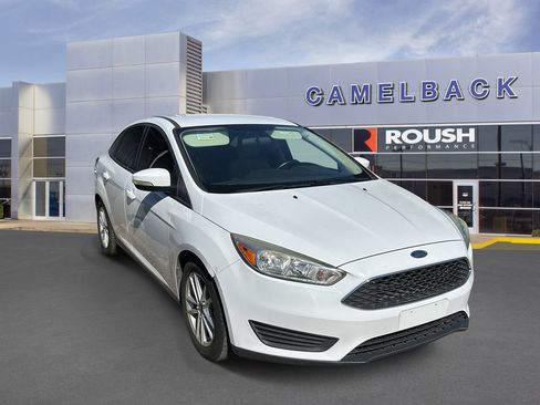 Used 2017 Ford Focus SE w/ Cold Weather Package FWD image 3