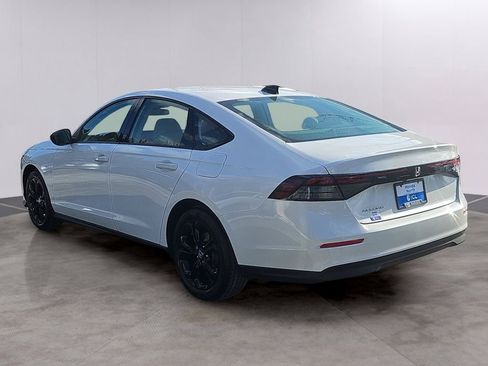 Certified 2025 Honda Accord SE image 4