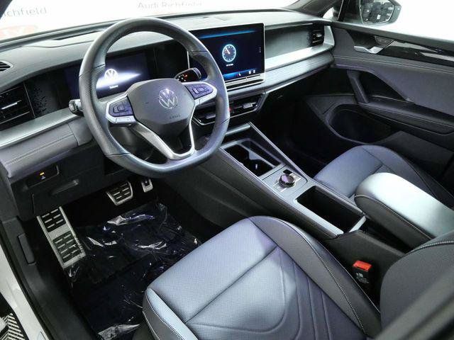 Used 2025 Volkswagen Tiguan SE R-Line AWD/4WD image 9