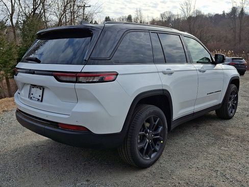 New 2025 Jeep Grand Cherokee Limited image 3
