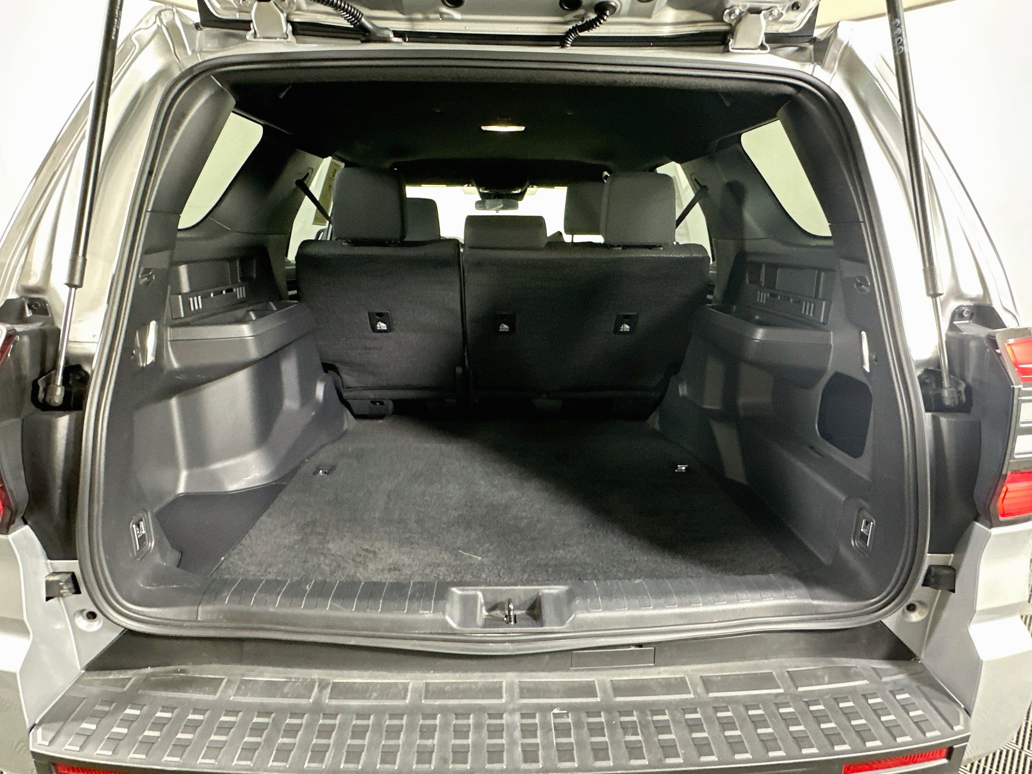 Used 2025 Toyota 4Runner SR5 AWD/4WD image 28