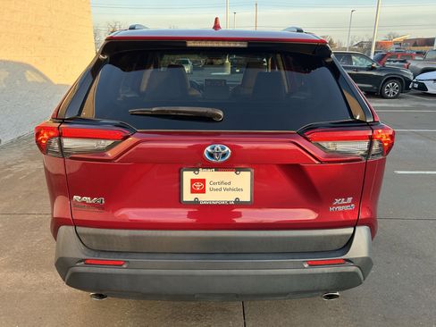 Certified 2022 Toyota RAV4 XLE Premium image 5