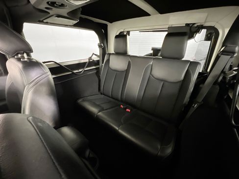 Used 2017 Jeep Wrangler Sahara image 21