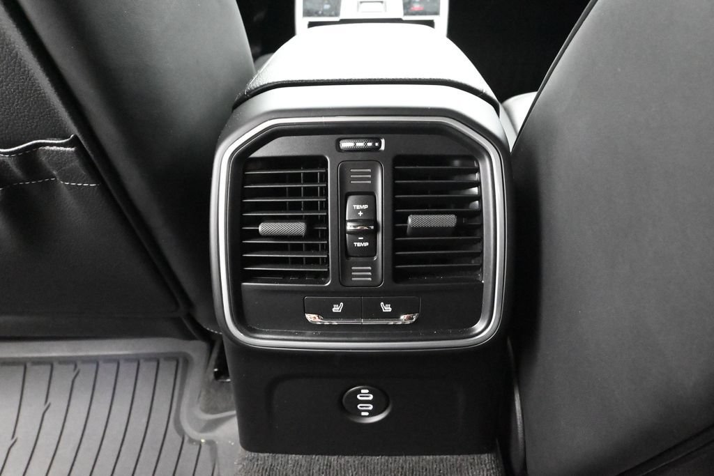 Certified 2023 Porsche Macan AWD/4WD image 17