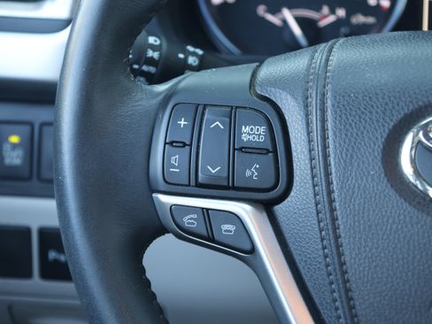 Used 2015 Toyota Highlander Limited AWD/4WD image 19
