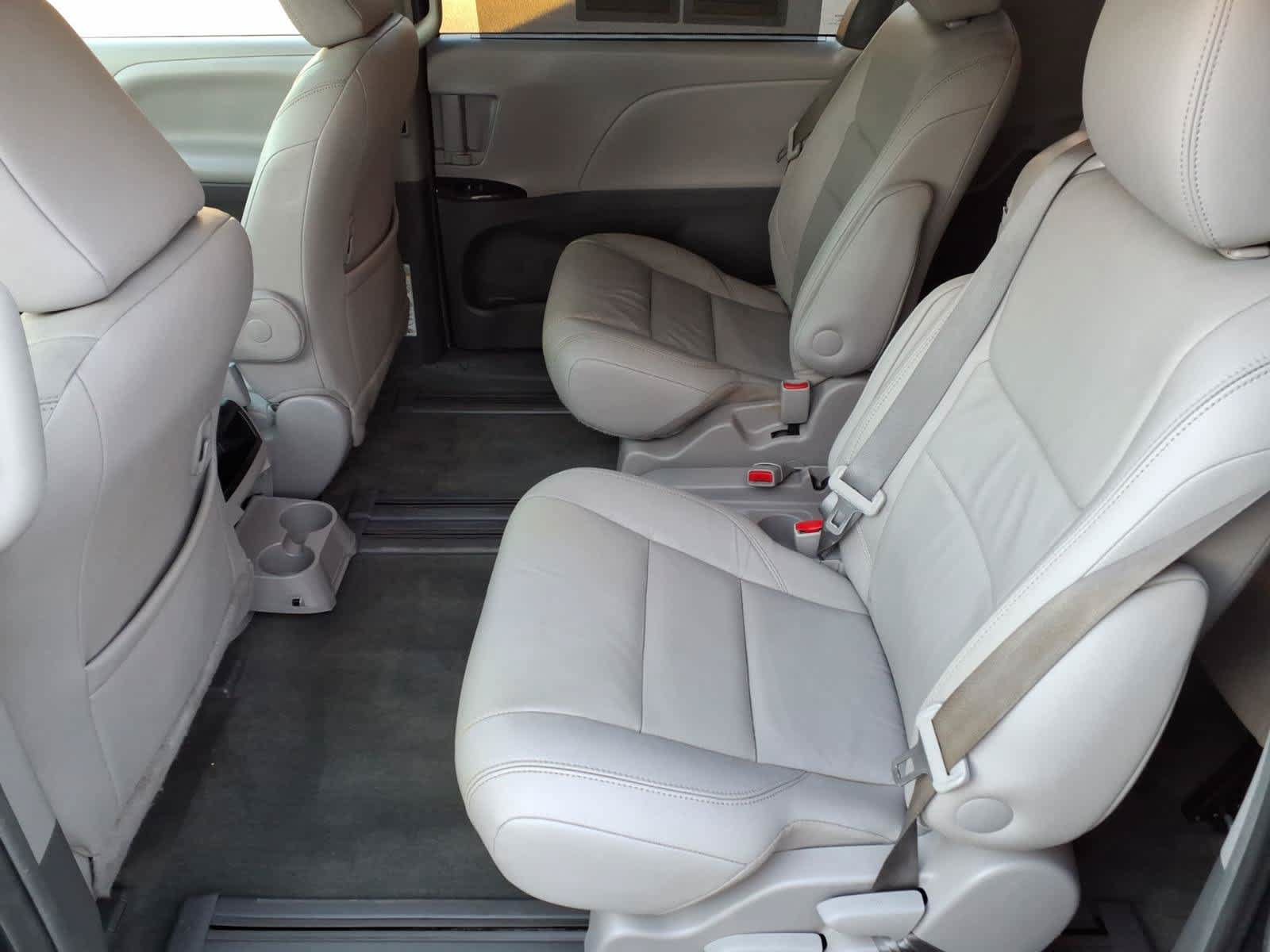 Used 2015 Toyota Sienna XLE w/ XLE Navigation Package FWD image 9