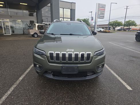 Used 2019 Jeep Cherokee Latitude w/ Popular Appearance Group AWD/4WD image 2