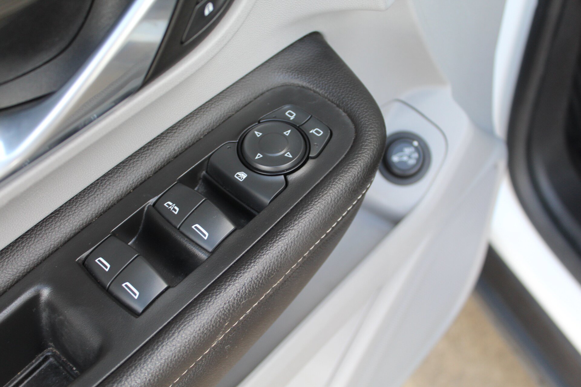 Used 2022 GMC Terrain SLT w/ Tech Package FWD image 28
