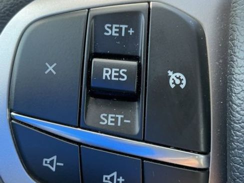 Used 2024 Ford Explorer XLT w/ Equipment Group 202A image 34