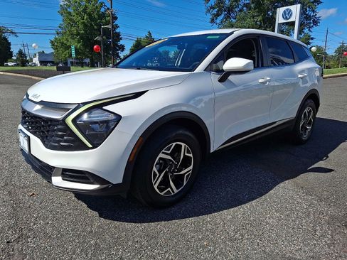 Used 2023 Kia Sportage LX AWD/4WD image 3