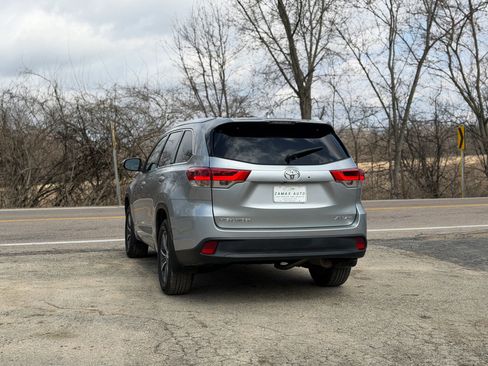 Used 2017 Toyota Highlander XLE image 12