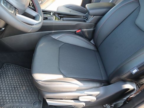 New 2025 Jeep Compass Trailhawk w/ Sun & Sound Group image 10