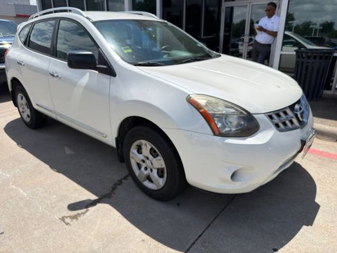 Used 2014 Nissan Rogue S w/ Convenience Package AWD/4WD image 4