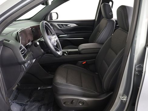 Used 2026 Chevrolet Traverse LT w/ Driver Confidence Package image 32