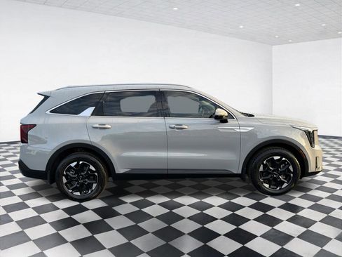 Used 2025 Kia Sorento S FWD image 7