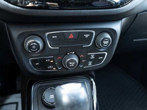 Used 2018 Jeep Compass Latitude w/ Popular Equipment Group image 16