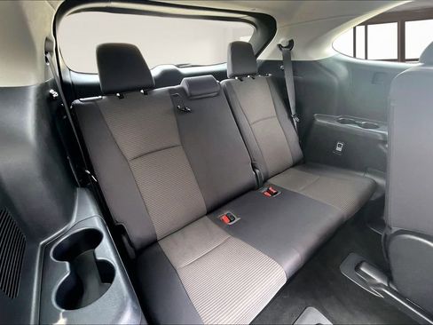 Used 2023 Toyota Highlander L image 26