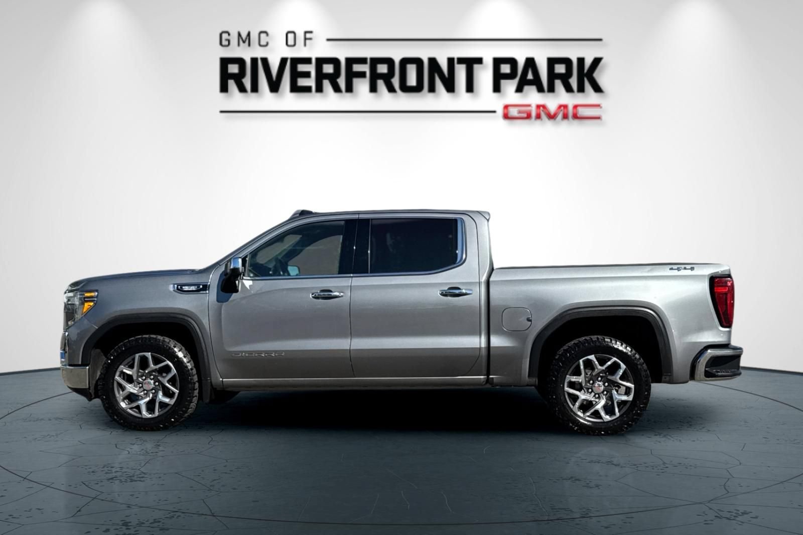Used 2020 GMC Sierra 1500 SLT w/ SLT Premium Plus Package AWD/4WD image 6