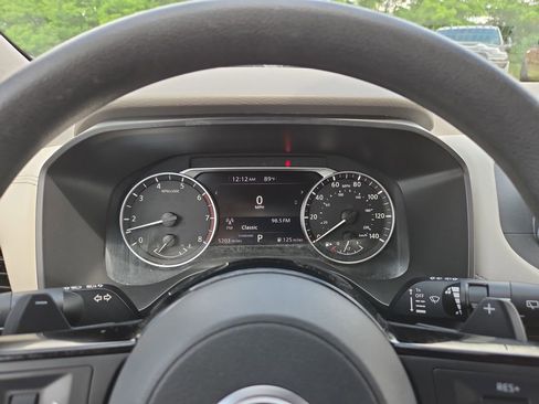 Used 2023 Nissan Rogue SV FWD image 31