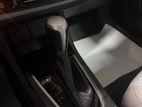 Used 2018 Toyota Corolla LE image 21