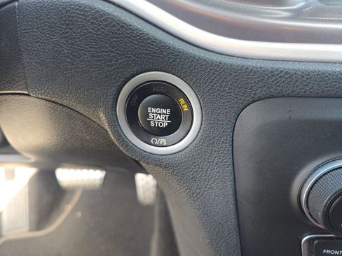 Used 2022 Dodge Charger SXT w/ Blacktop Package image 25