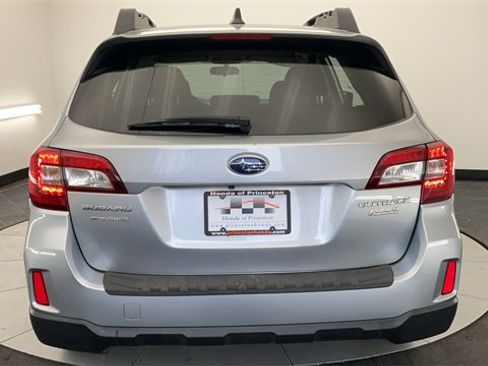 Used 2017 Subaru Outback 2.5i Premium image 11