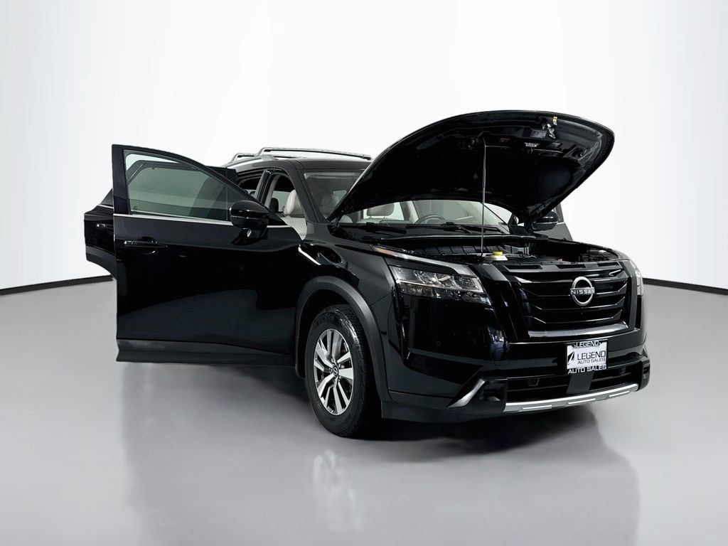Used 2023 Nissan Pathfinder SL w/ Black Appearance Package AWD/4WD image 23