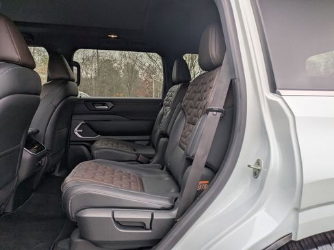 Used 2025 Nissan Armada Platinum Reserve AWD/4WD image 10