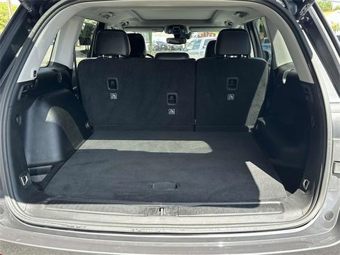 Used 2024 Jeep Grand Cherokee Limited image 25