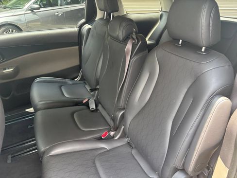 Used 2026 Kia Carnival FWD image 38