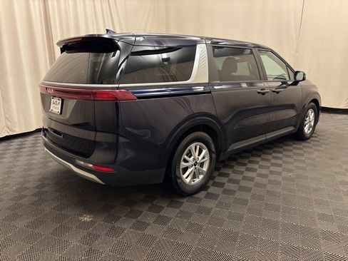 Used 2023 Kia Carnival LX image 5
