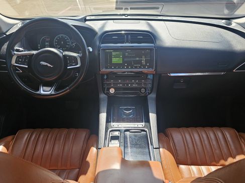 Used 2018 Jaguar F-PACE Portfolio image 38
