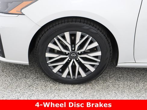 Used 2024 Nissan Altima 2.5 SV image 11