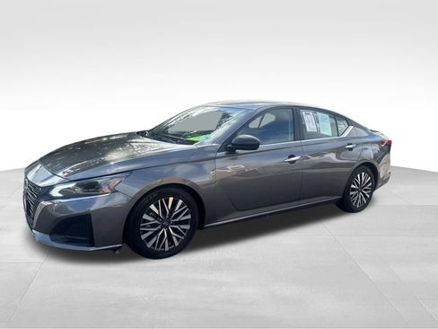 Used 2024 Nissan Altima 2.5 SV FWD image 15