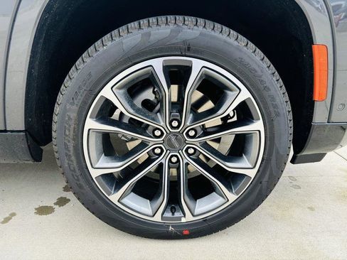 New 2024 Jeep Grand Wagoneer Series III image 46