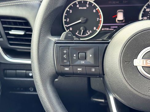 Used 2023 Nissan Rogue SV image 22