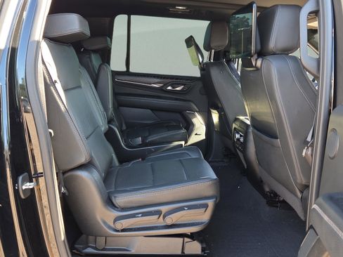 Used 2023 GMC Yukon XL Denali w/ Denali Reserve Package image 16