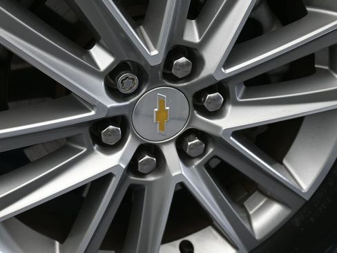 Used 2023 Chevrolet Traverse LT image 46