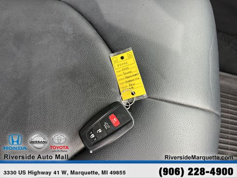 Used 2022 Toyota Highlander XLE image 29