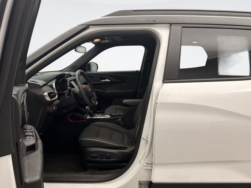 Used 2023 Chevrolet TrailBlazer RS w/ Sun and Liftgate Package FWD image 8