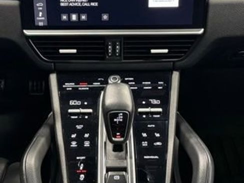 Used 2019 Porsche Cayenne S image 19