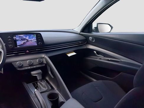 New 2026 Hyundai Elantra SE FWD image 21