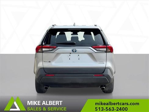 Used 2021 Toyota RAV4 XLE image 5