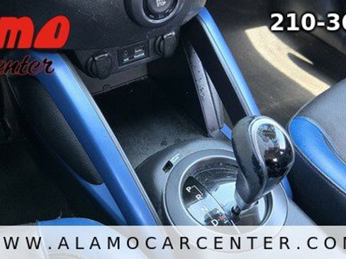 Used 2014 Hyundai Veloster Turbo image 39