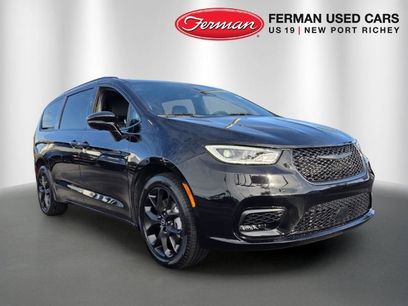 Certified 2025 Chrysler Pacifica Limited