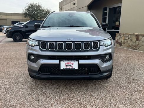 Used 2023 Jeep Compass Latitude image 5