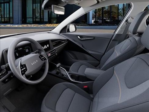 New 2026 Kia Niro LX image 17