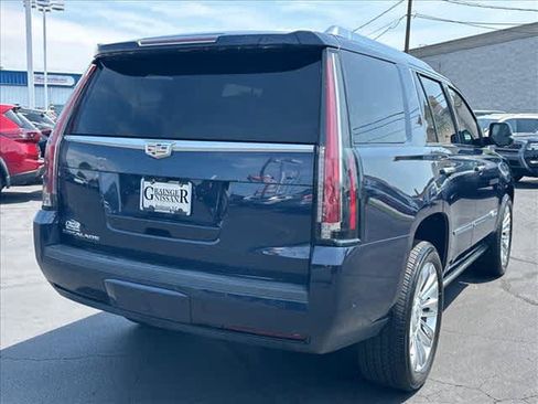 Used 2020 Cadillac Escalade Platinum RWD image 3