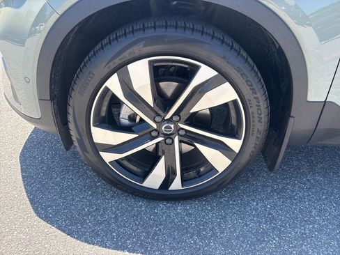 Used 2023 Volvo XC40 B5 Plus w/ Protection Package Premier AWD/4WD image 11
