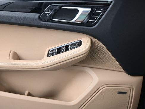 Used 2022 Porsche Macan image 13